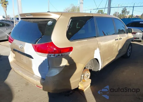 2011 Toyota Sienna Base V6 z USA, uszkodzony, nr VIN 5TDZK3DC5BS026763